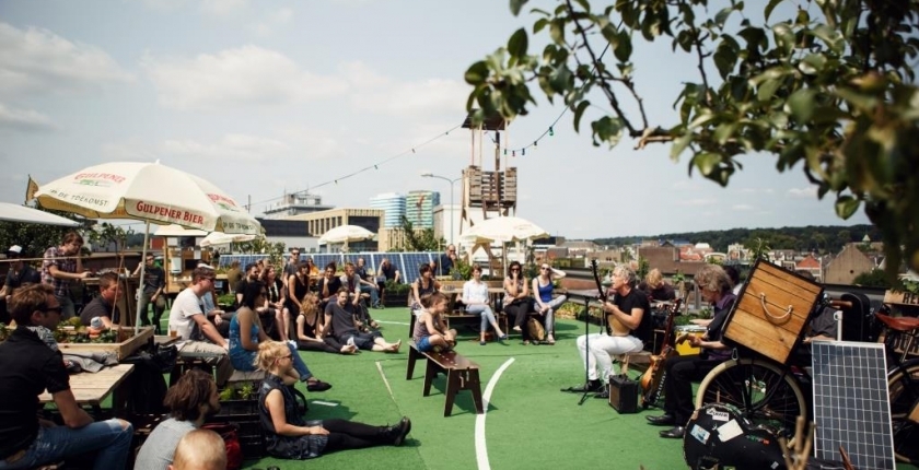 File:Roofgarden.jpg