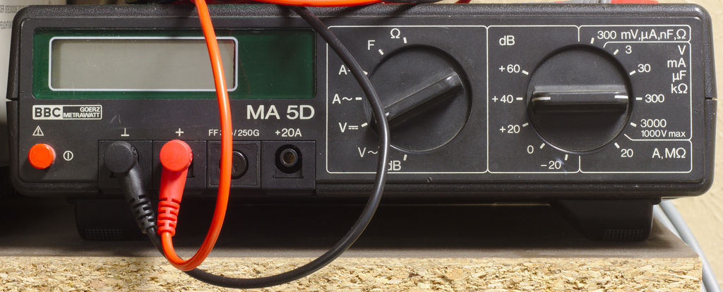 File:Tool_Desktop-Multimeter_Picture.jpg