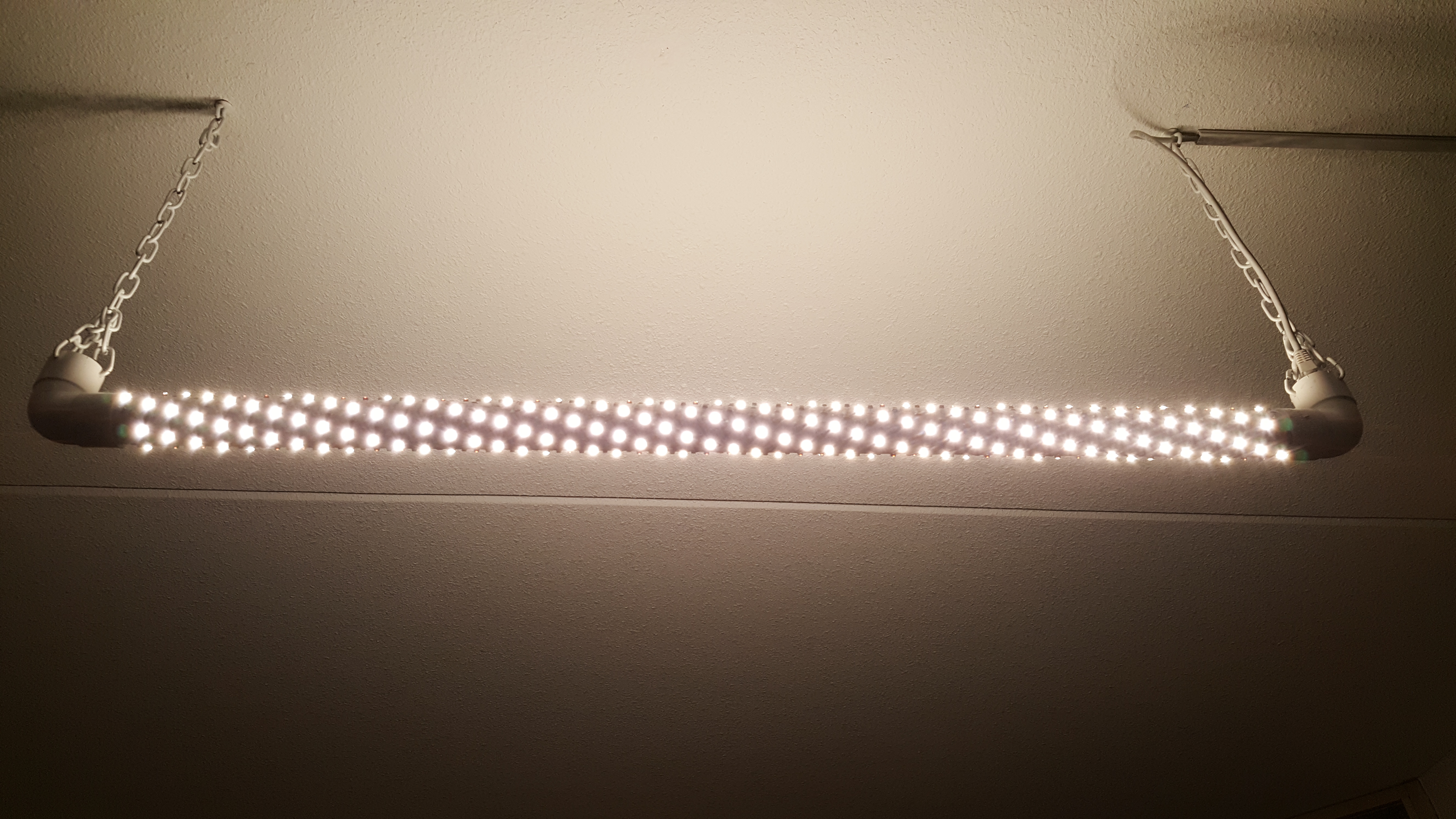 File:Rioolpijp-super-ledstrip-lamp_Picture.jpg