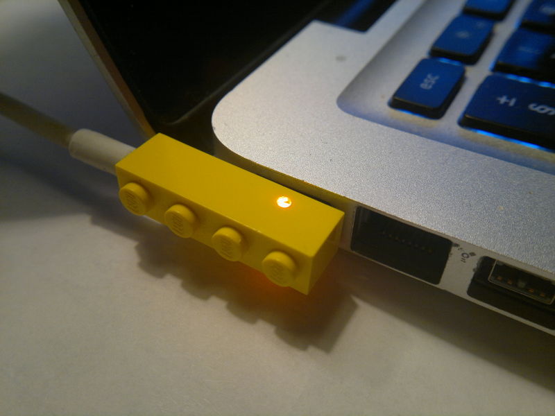 Bestand:Legossafe charger.jpg