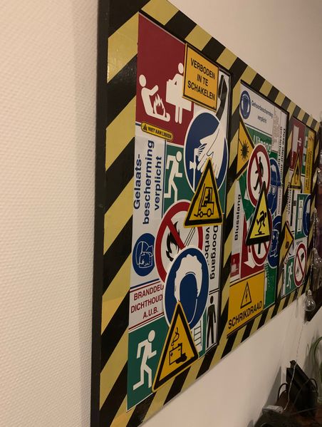 Bestand:Trip(tych)Hazard left.jpeg