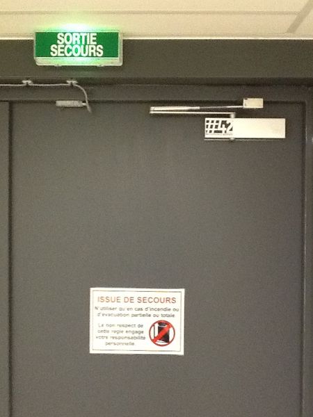 Bestand:Porte-de-secours.jpg