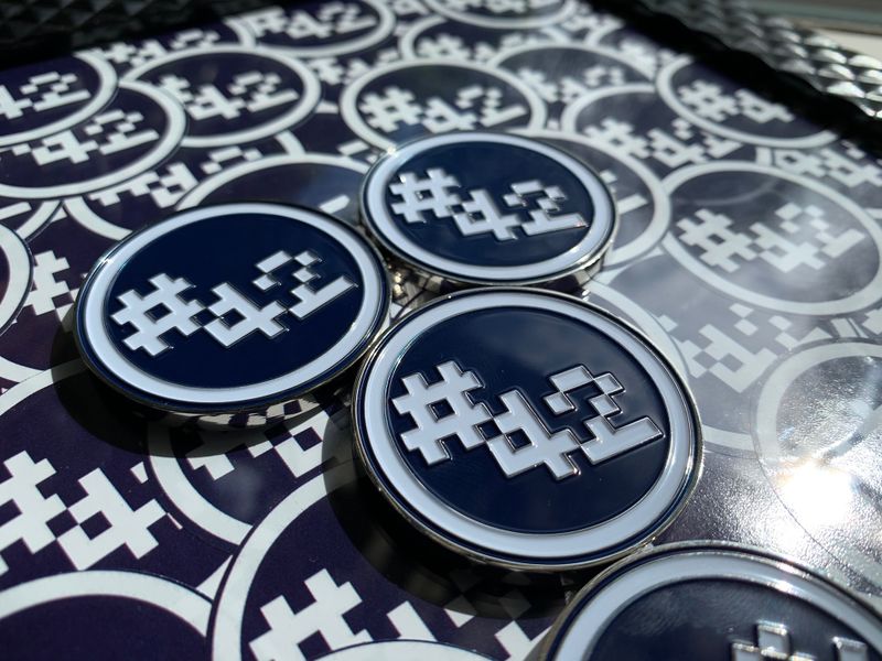 Bestand:Favicoins 42side bg.jpeg