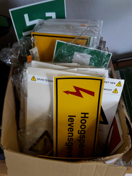 Bestand:Doosmetbordjes Picture.png