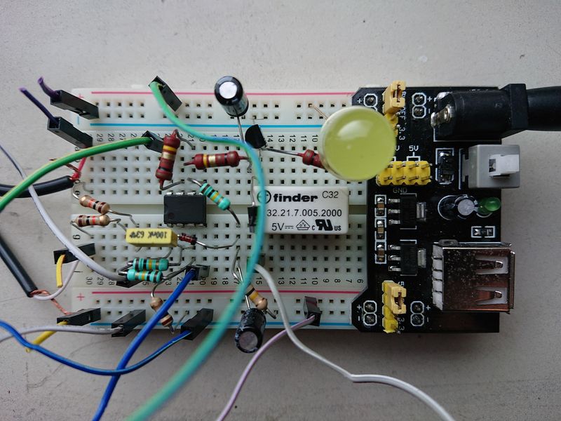 Bestand:AudioSwitch-breadboard.jpg