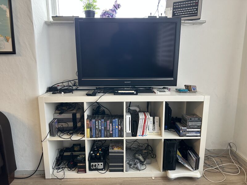 Bestand:Tool Gaming Consoles Picture.jpg